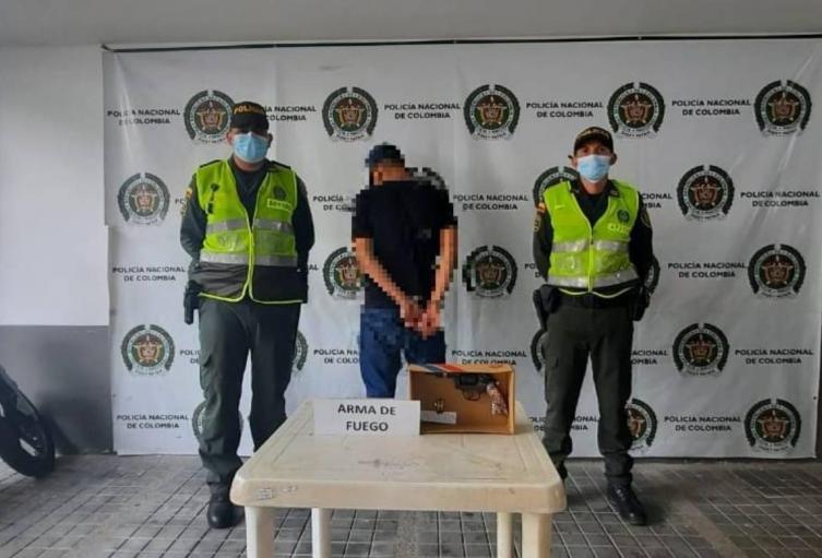Capturaron a ‘Pollo Ronca’ en flagrancia con arma de fuego