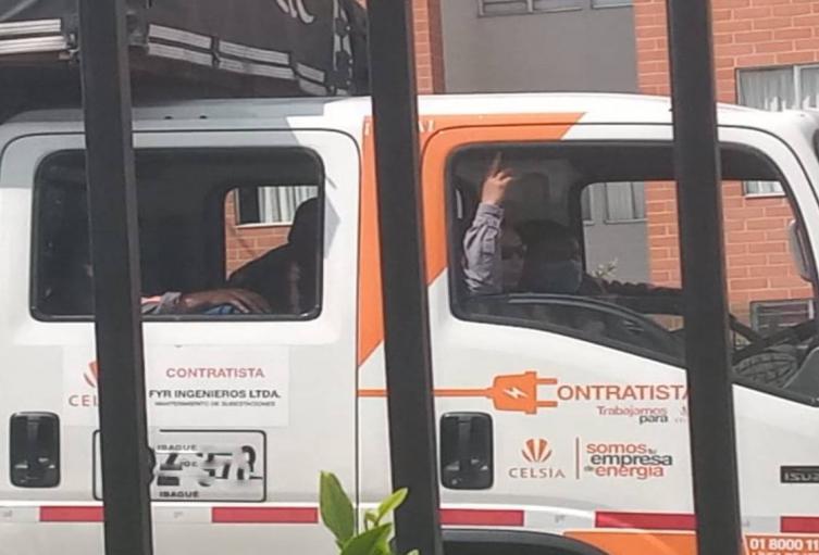 Cuidadanos denuncian que funcionarios no les dan solución