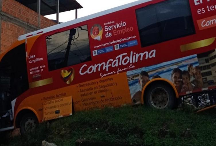 ¡Casi ocurre tragedia! Bus de Comfatolima se desengranó en San Antonio - Tolima