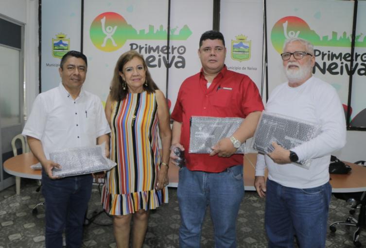 Noticias de Neiva: Con 15 computadores se doto a institución educativa 