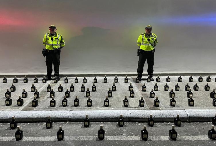 Incautaron gran cantidad de licor de contrabando transportado en un bus por vías de Melgar