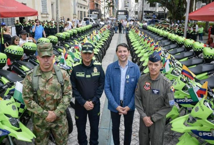 Entregaron nuevos vehículos a la Fuerza Pública en Ibagué