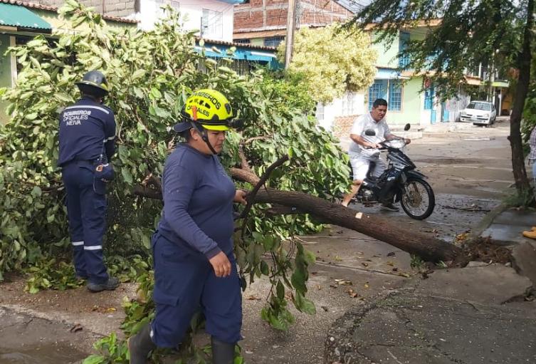 Fuertes lluvias afectan las comunas y las vías 