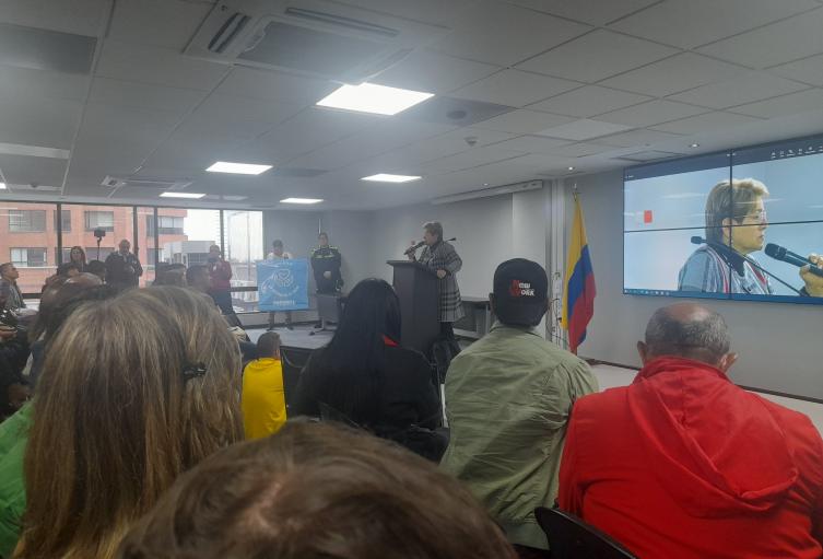 La ministra de trabajo en la reunión del Ministerio de Salud.