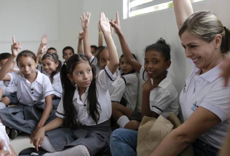 Más de 200 docentes se capacitaron en lenguaje de señas.