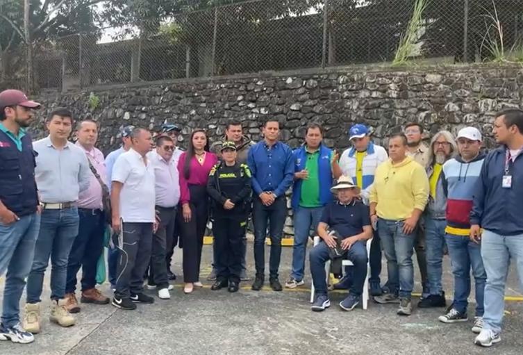 Reunión entre taxistas y Alcaldía de Ibagué