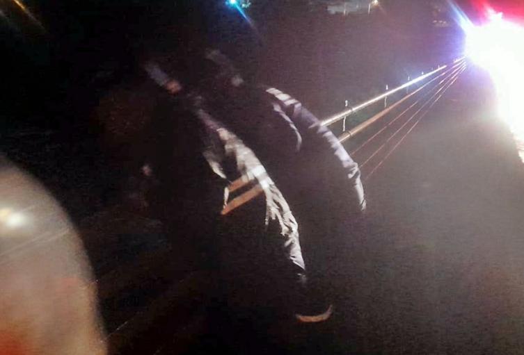 “Lo tomé de las muñecas y se me soltó”: Alfonso, taxista que quiso evitar que joven se lanzara