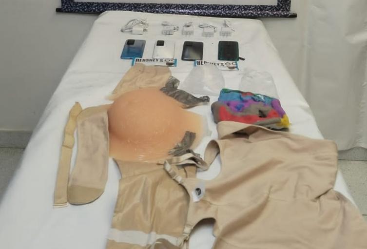 Falsa embarazada intentó ingresar celulares y dulces a La Picota
