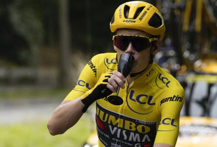 Vingegaard en la última etapa del Tour de Francia 2023.