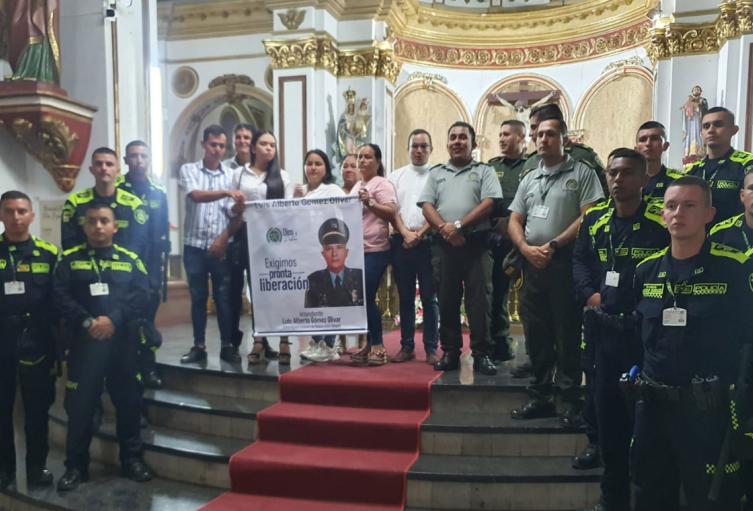 Familiares y policía piden liberación del intendente Luis Alberto Gómez Olivar