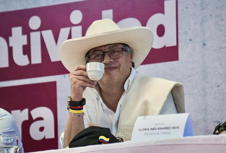 Petro con los cafeteros en el Huila