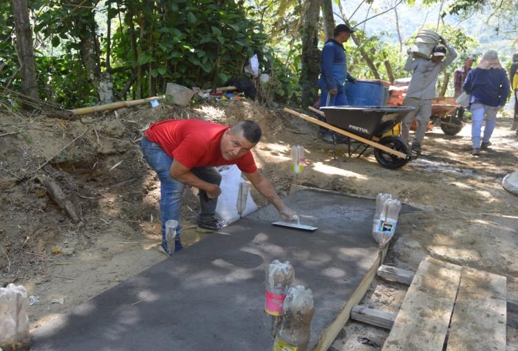 Construcción de placas huellas en zona rural de Ibagué