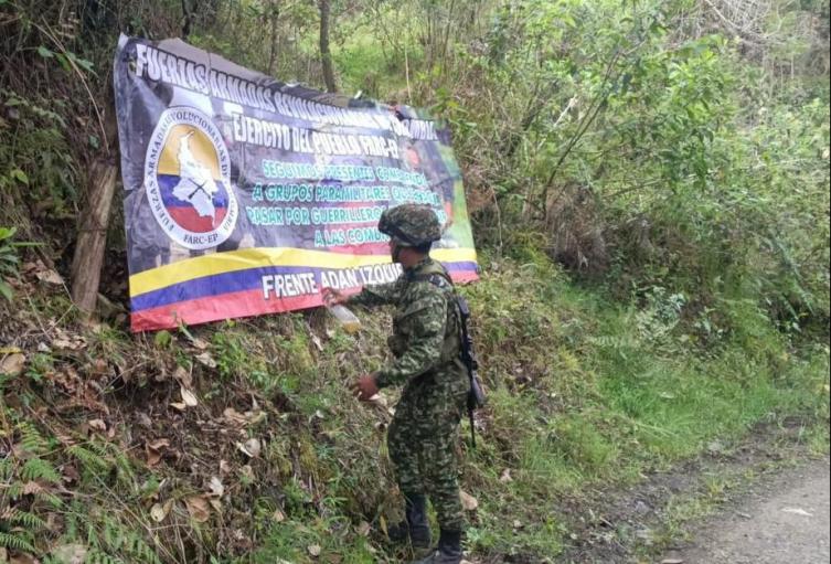 Pancartas disidencias de las Farc