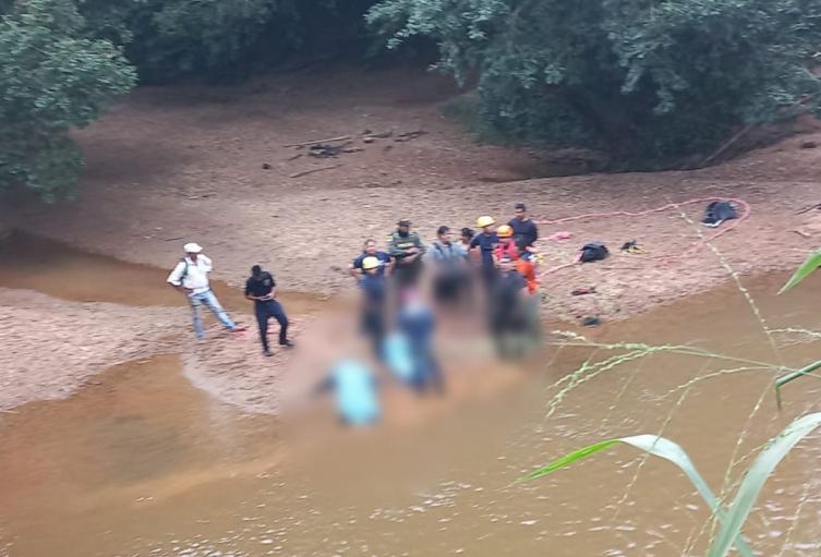 Padre y su hijo menor mueren ahogados en quebrada entre Melgar y Carmen de Apicalá
