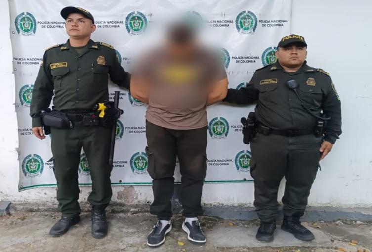 Capturaron a regente de farmacia por presuntamente abusar sexualmente de una clienta en el barrio Arkalá 