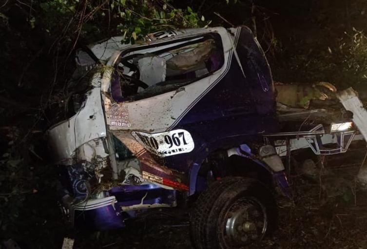 Un lesionado dejó accidente de Turbo cargada de café en la vía a Venadillo