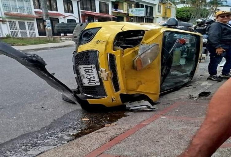 Volcamiento taxi Cañaveral