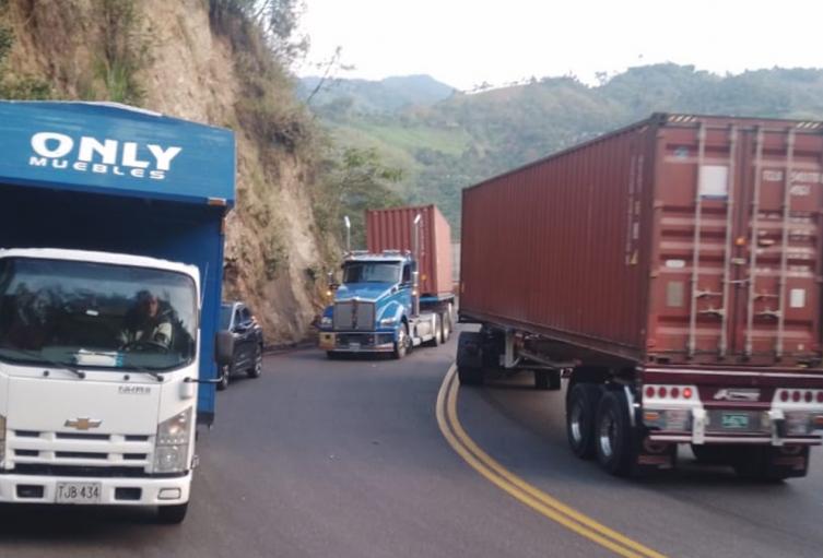 Reabierta en su totalidad la vía que conecta al Tolima con el Quindío
