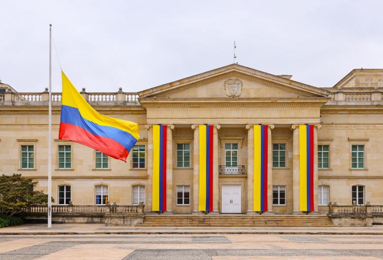 Bandera a media asta en la Casa de Nariño.