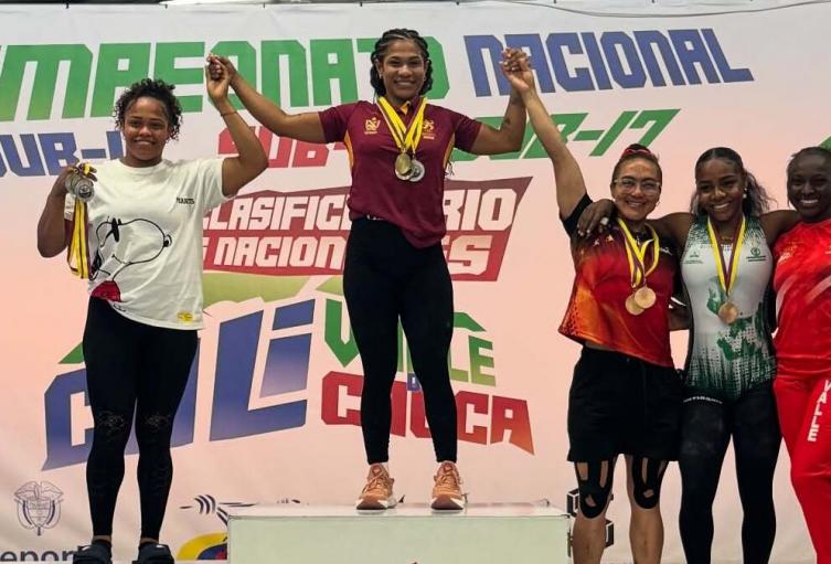 La pesista Rosalba Morales, fue una de las campeonas nacionales por el Tolima