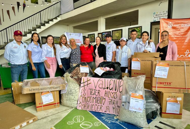 Mujeres rurales de Anzoátegui reciben maquinaria para fortalecer sus emprendimientos