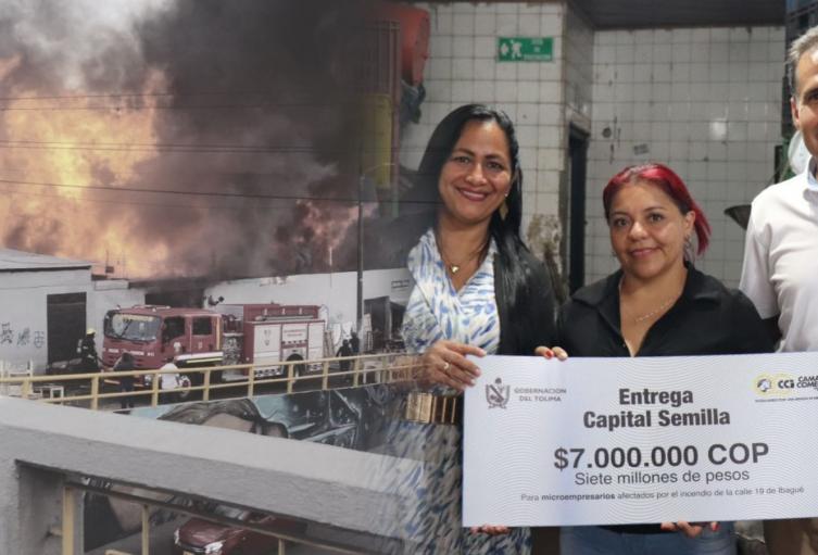 Un año después del incendio en la calle 19, comerciantes reciben la ayuda prometida