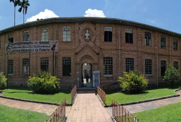 I.E Amina Melendro de Pulecio