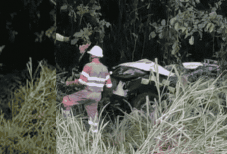 Camioneta cayó por un barranco en Ibagué y los ocupantes salieron ilesos