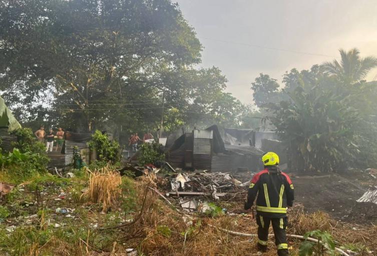 “Se perdió todo”: incendio arrasó con tres viviendas en Mariquita