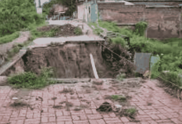 Emergencia en el barrio Santa Helena de Girardot por riesgo estructural Emergencia en el barrio Santa Helena de Girardot por riesgo estructural