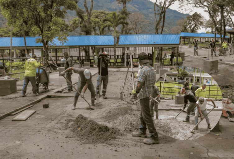 Avanza la construcción del nuevo pabellón en guadua del Coliseo de Ferias Avanza la construcción del nuevo pabellón en guadua del Coliseo de Ferias
