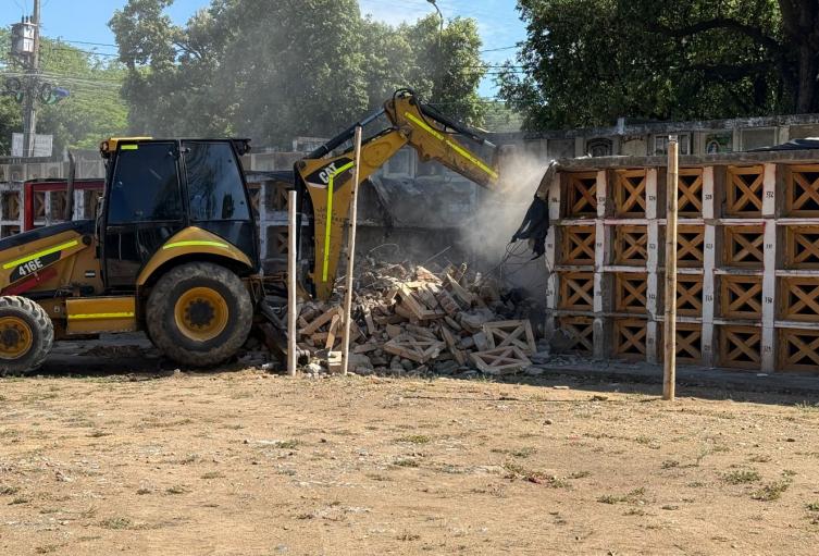 Demolición monumento 14 Neiva
