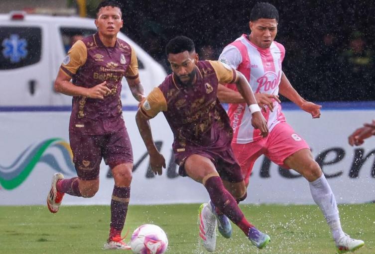 España de Penalti y Hurtado dieron la victoria al Naranja, por Tolima gol de Mauricio gonzalez