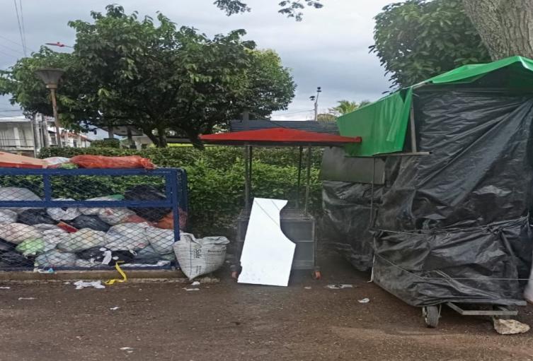 Puestos informales Ciudadela Comfenalco 