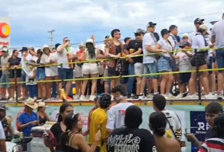 Turistas a bordo de tractomula previo al accidente. 