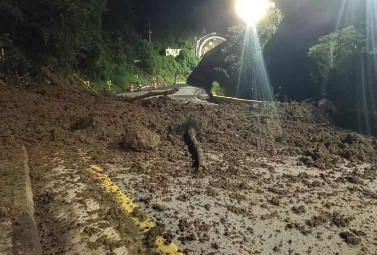 Derrumbe en la línea | Fuertes Lluvias | Temporada Invernal | Octubre 2025