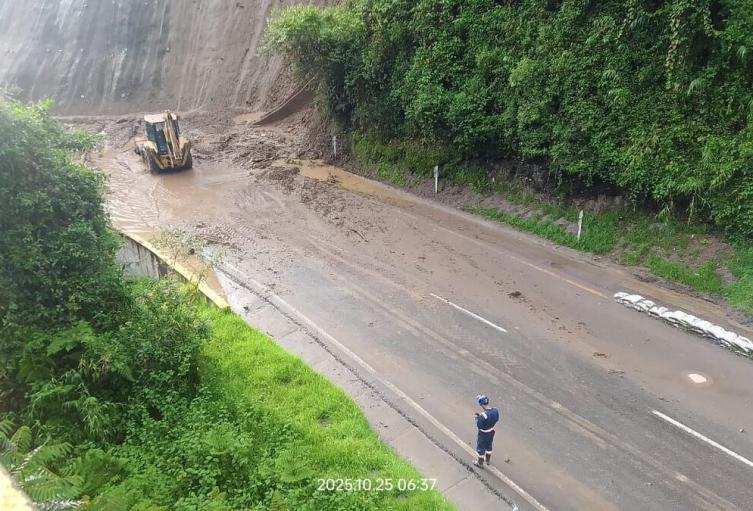 Derrumbe en la línea | Vía Ibagué - Calarca | Temporada Invernal | Octubre 2025