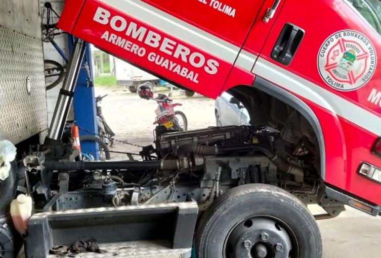Carro de bomberos de Armero Guayabal lleva más de un mes varado