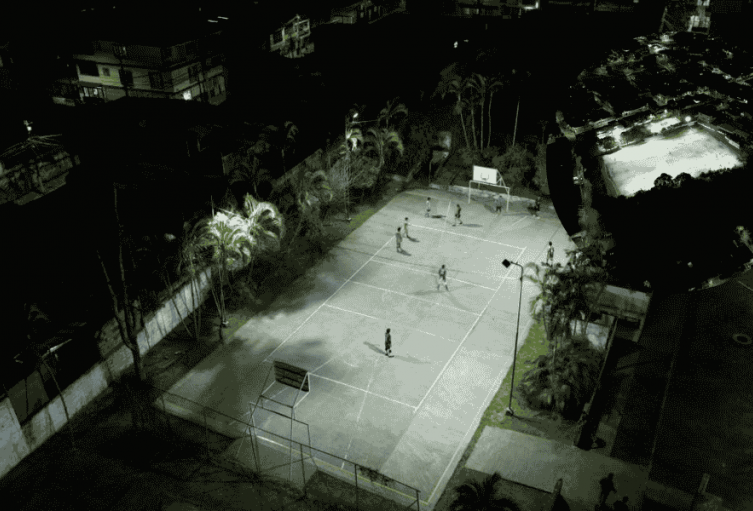 Nuevos reflectores mejoran la iluminación del Polideportivo Maracaná