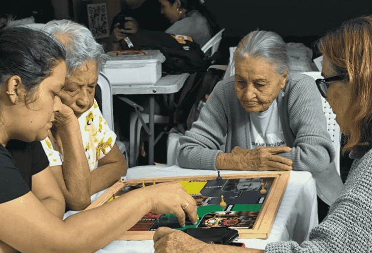 Actividades recreativas fortalecen la memoria y el bienestar en comunidad