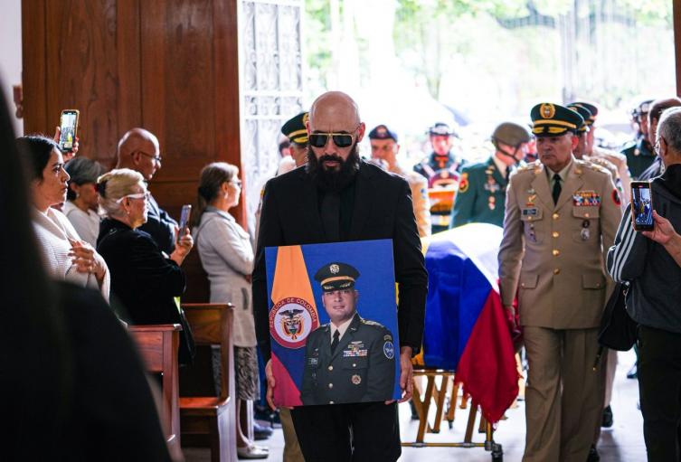 Con honores fue despedido en Ibagué el coronel Granados, asesinado en Cauca