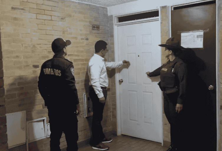 Autoridades verificaron denuncia por presunto abandono de felino en conjunto residencial