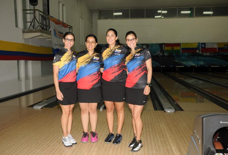 28-EQUIPO-DE-BOLO-FEMENINO-DE-COLOMBIA.jpg