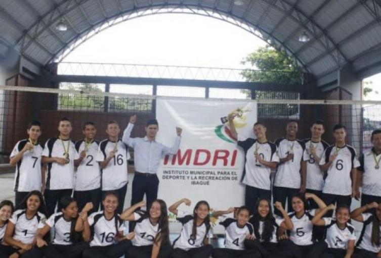 imdri-entregara-uniformes-a-escuelas-de-formacion.jpeg