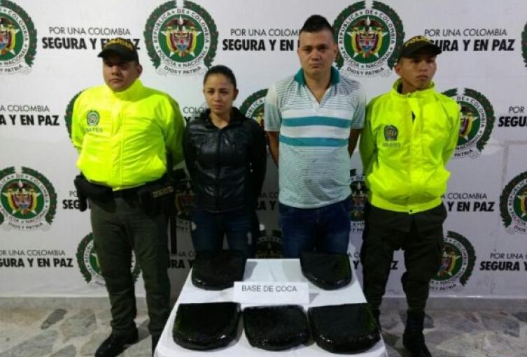 pareja-fue-capturada-con-cinco-panelas-de-cocaina-cuando-pretendian-ingresar-al-terminal-de-ibague.jpg