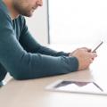 Un hombre en redes sociales