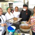 30 mujeres capacitas en el Sena en curso de comida navideña