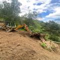 Maquinaria amarilla en zona rural de Ibagué 