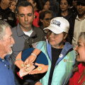 No des limosna, da oportunidades’
