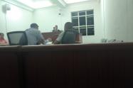 A la derecha, José Omar Araque, en compañía de su abogado en la audiencia que se cumplió en Ibagué
